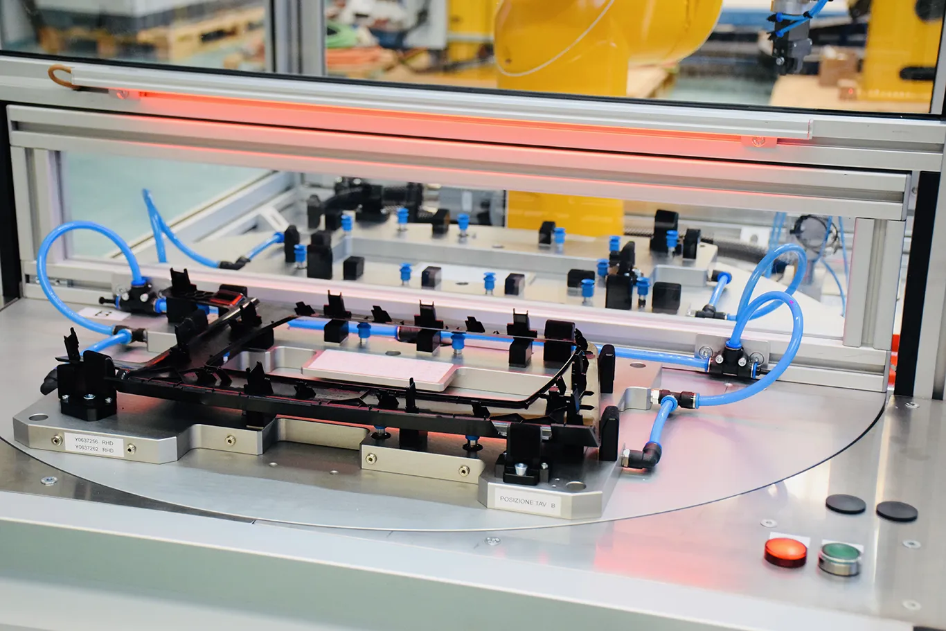 macchina-inserimento-clip-3