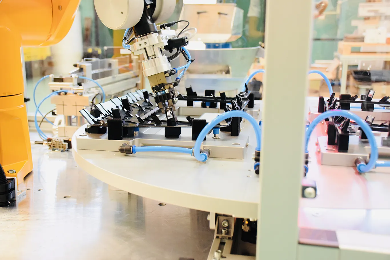 macchina-inserimento-clip-4