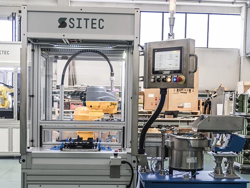 macchina-inserimento-clip-automotive